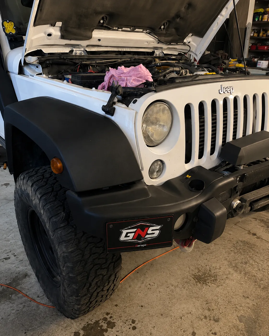 Jeep en réparation dans l’atelier GNS Garage à Monthey
